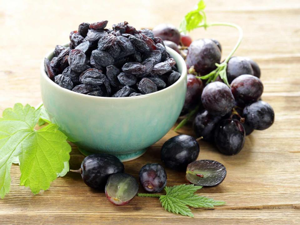 are black grapes bad for dogs