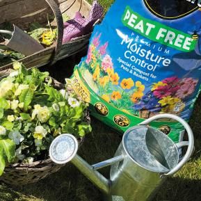 Miracle-Gro® Peat Free Premium Moisture Control Compost for Pots